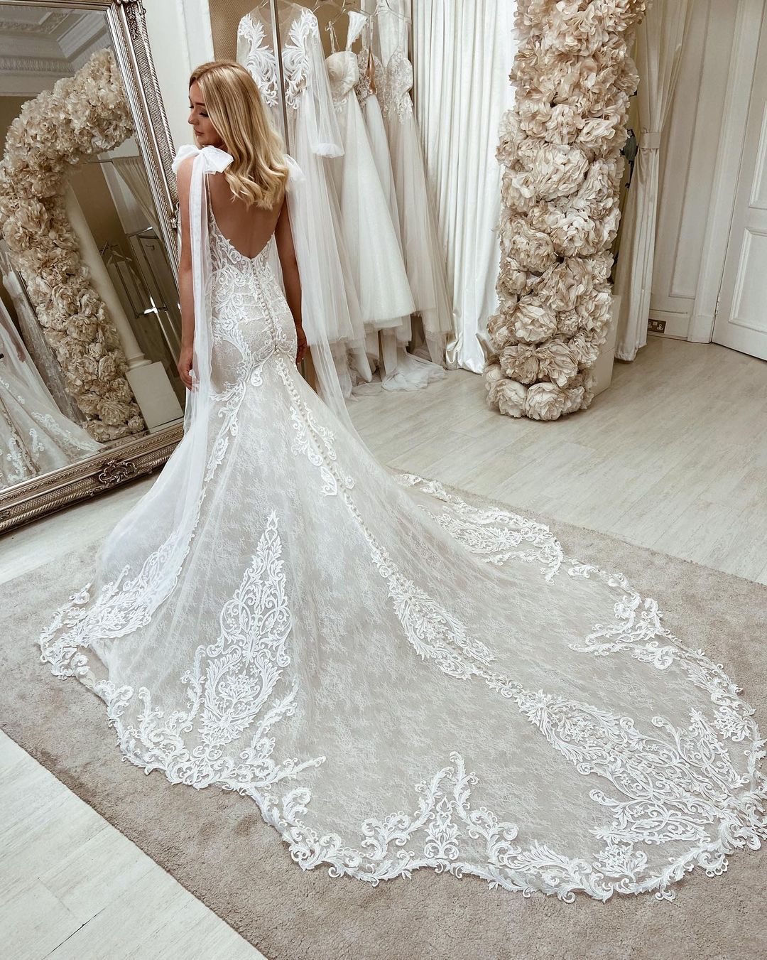 Long V Neck Sleeveless Tulle Lace Appliques Backless Mermaid Wedding Dresses - YESBABYONLINE
