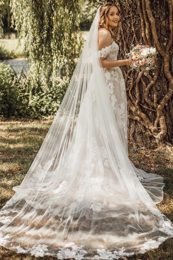 Off The Shoulder Sweetheart A-Line Tulle Wedding Dress with Appliques Lace