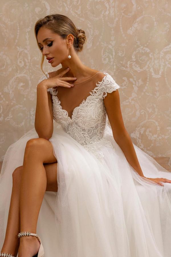 Long A-line V-Neck Off the Shoulder Floor-Length Lace Tulle Wedding Dresses