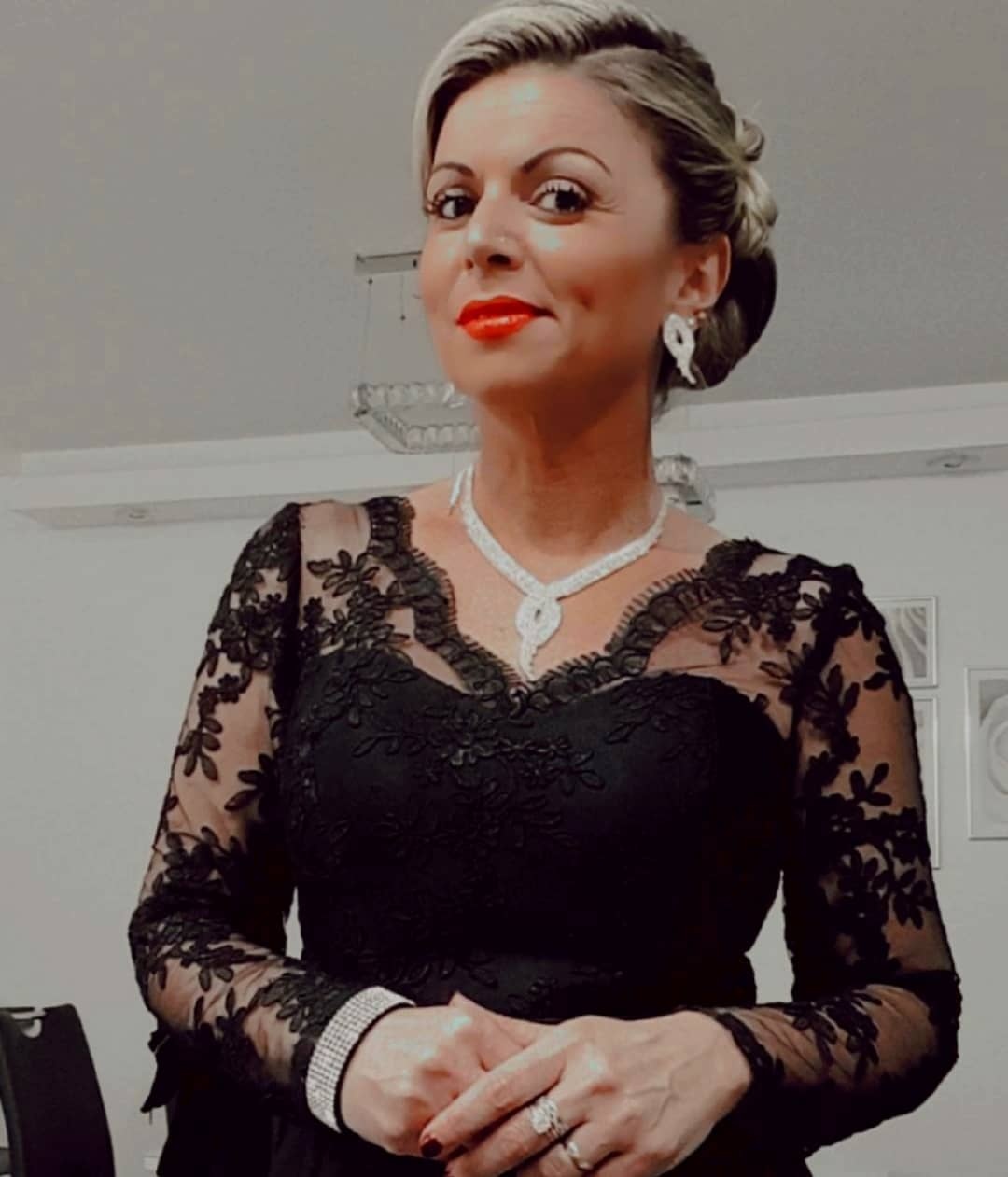 Elegant Lace V-neck Long Sleeve Black Satin Mother Of The Bride Dress Yesbabyonline
