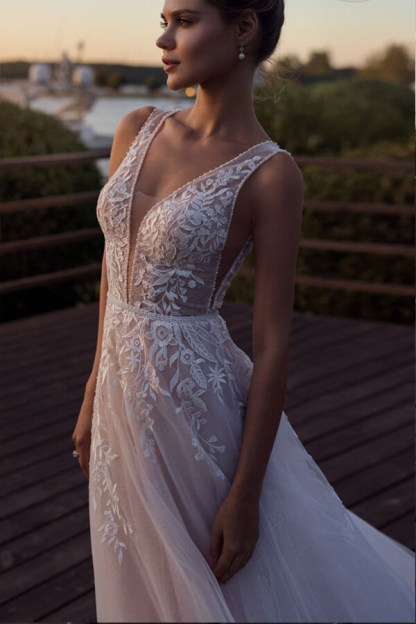 Elegant Appliques Lace Open Back V-neck Long Wedding Dress 