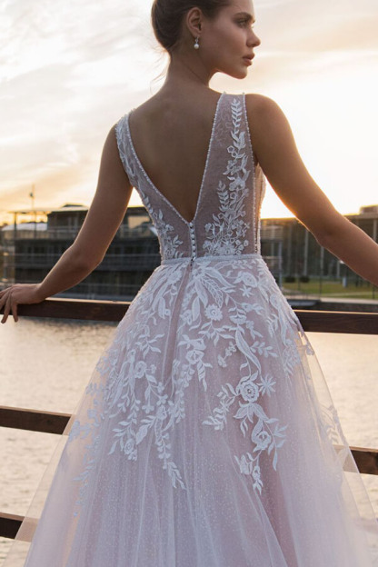 Elegant Appliques Lace Open Back V-neck Long Wedding Dress 
