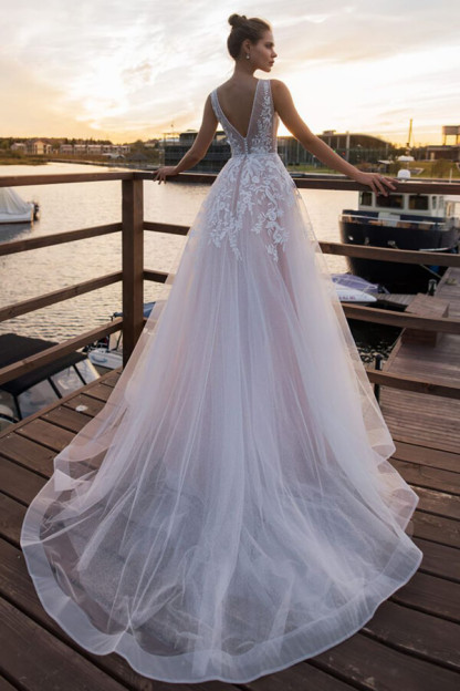 Elegant Appliques Lace Open Back V-neck Long Wedding Dress 