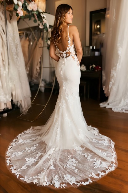 Sexy Long Spaghetti Straps V Neck Sleeveless Backless Mermaid Lace Wedding Dresses