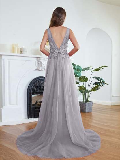 Long Sleeveless Round Neck Tulle A line Lace Appliques Bridesmaid Dress - YESBABYONLINE