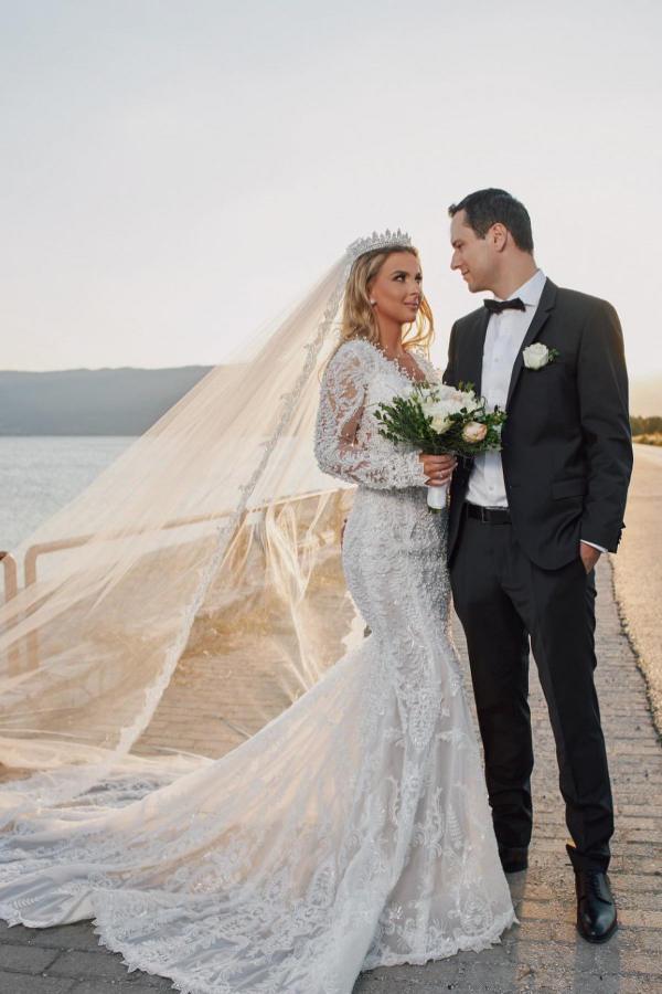 Charming V Neck Long Sleeves Tulle Lace Backelss Mermaid Wedding Dress with Train - YESBABYONLINE