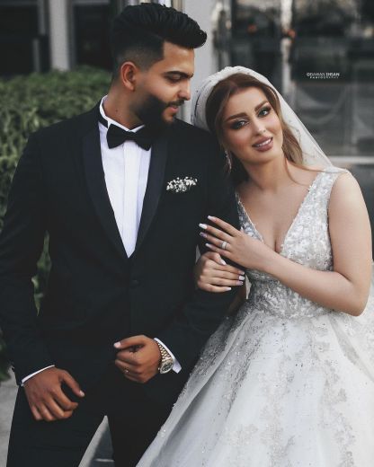 Gorgeous Long Ball Gown Sleeveless V Neck Lace Appliques Wedding Dresses - YESBABYONLINE