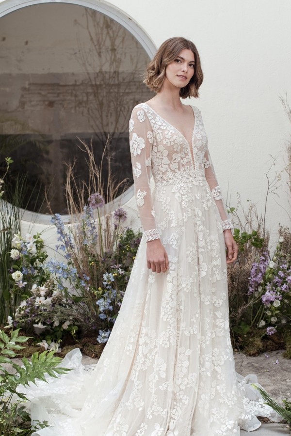 Long Sleeves V-Neck Tulle Lace Floor Length A Line Wedding Dress - YESBABYONLINE