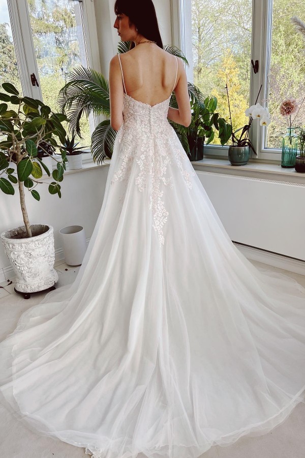 Long Sweetheart Spaghetti Straps A Line Tulle Lace Backless Wedding Dress - YESBABYONLINE