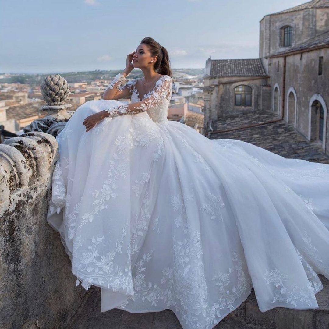 Chic Long A Line Tulle Appliques Lace Bakless Wedding Dresses - YESBABYONLINE
