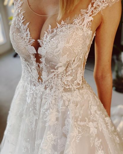 Long A line Scoop Neck Appliques Lace Tulle Open Back Wedding Dress - YESBABYONLINE