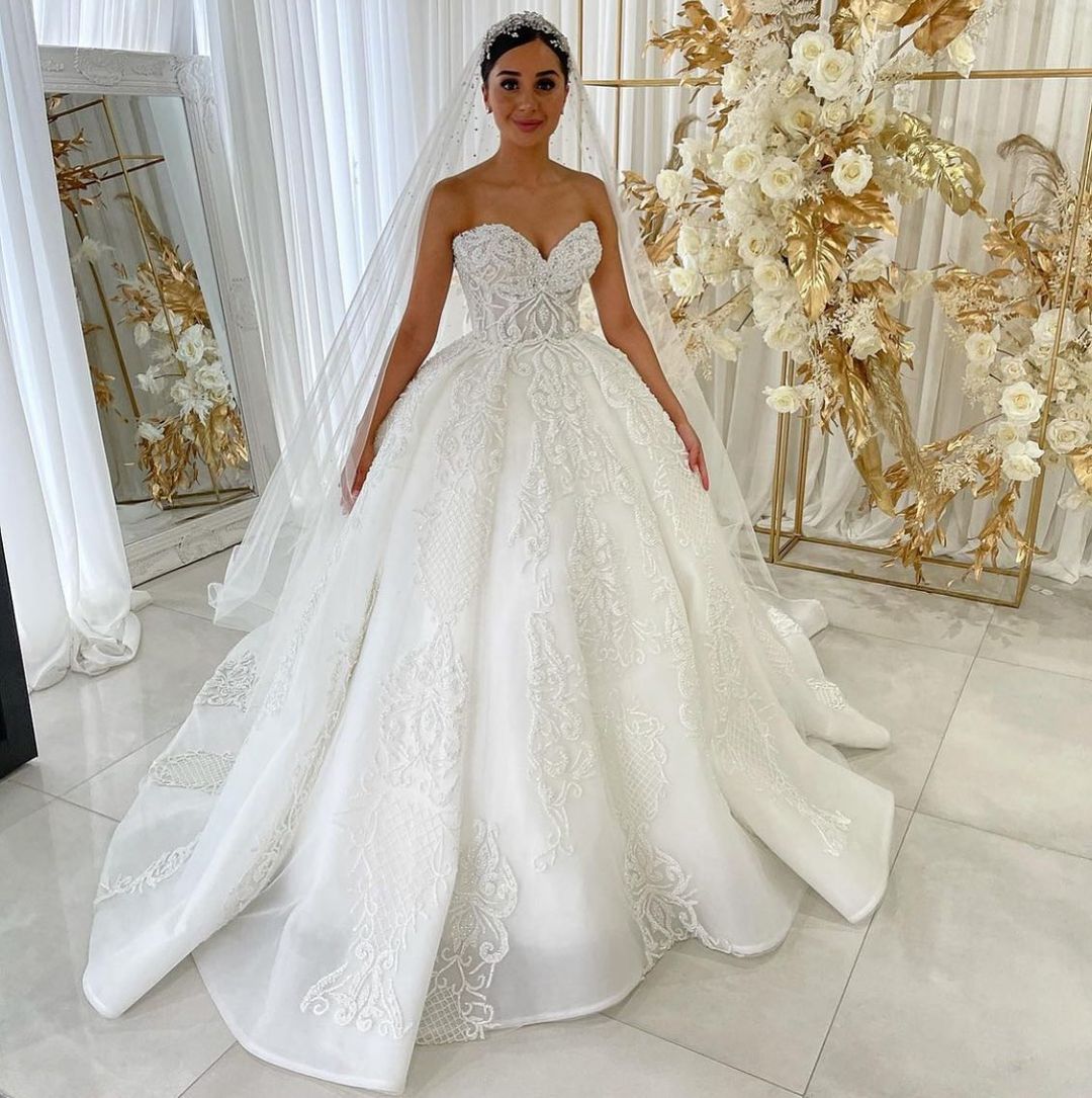 Elegant Long Sweetheart Sleeveless Satin Ball Gown Wedding Dress with Appliques - YESBABYONLINE