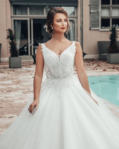 Long A line V Neck Lace Tulle Sleeveless Floor Length Wedding Dresses - YESBABYONLINE