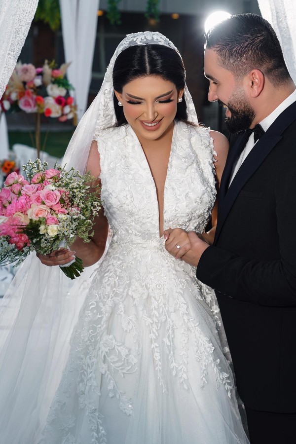 White Long A-line V-neck Tulle Lace Wedding Dresses - YESBABYONLINE
