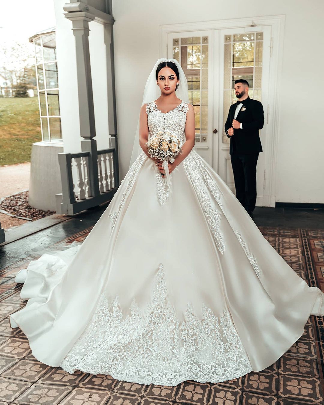 Elegant Long Satin White Sleeveless Appliques Lace A-Line Wedding Dresses - YESBABYONLINE