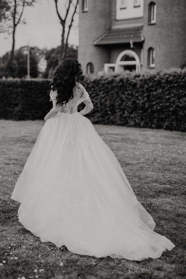 Long Off the Shoulder Sweetheart A-Line Tulle Wedding Dress with Appliques - YESBABYONLINE