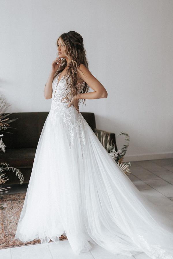 Gorgeous Long Backless V-Neck A-Line Sleeveless Tulle Wedding Dresses with Appliques - YESBABYONLINE