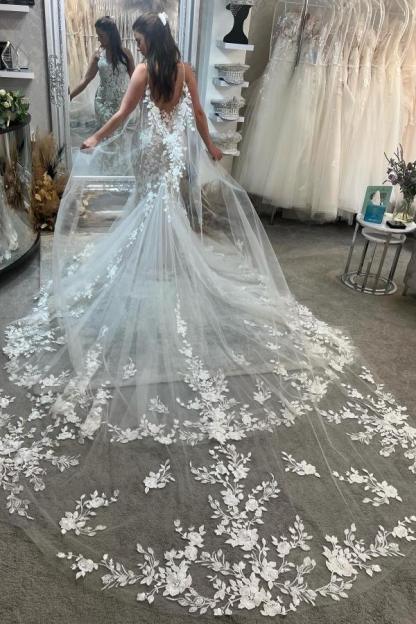 Spaghetti Straps V-Neck Open Back Tulle Appliques Lace Wedding Dress