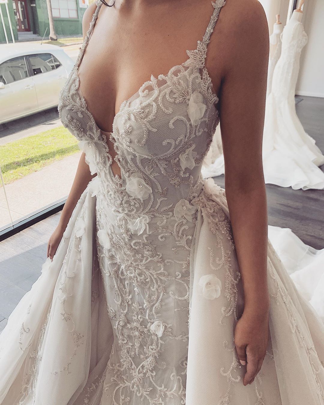 Long Mermaid Spaghetti Straps V-neck Tulle Lace Backless Wedding Dresses with Detachable Train - YESBABYONLINE