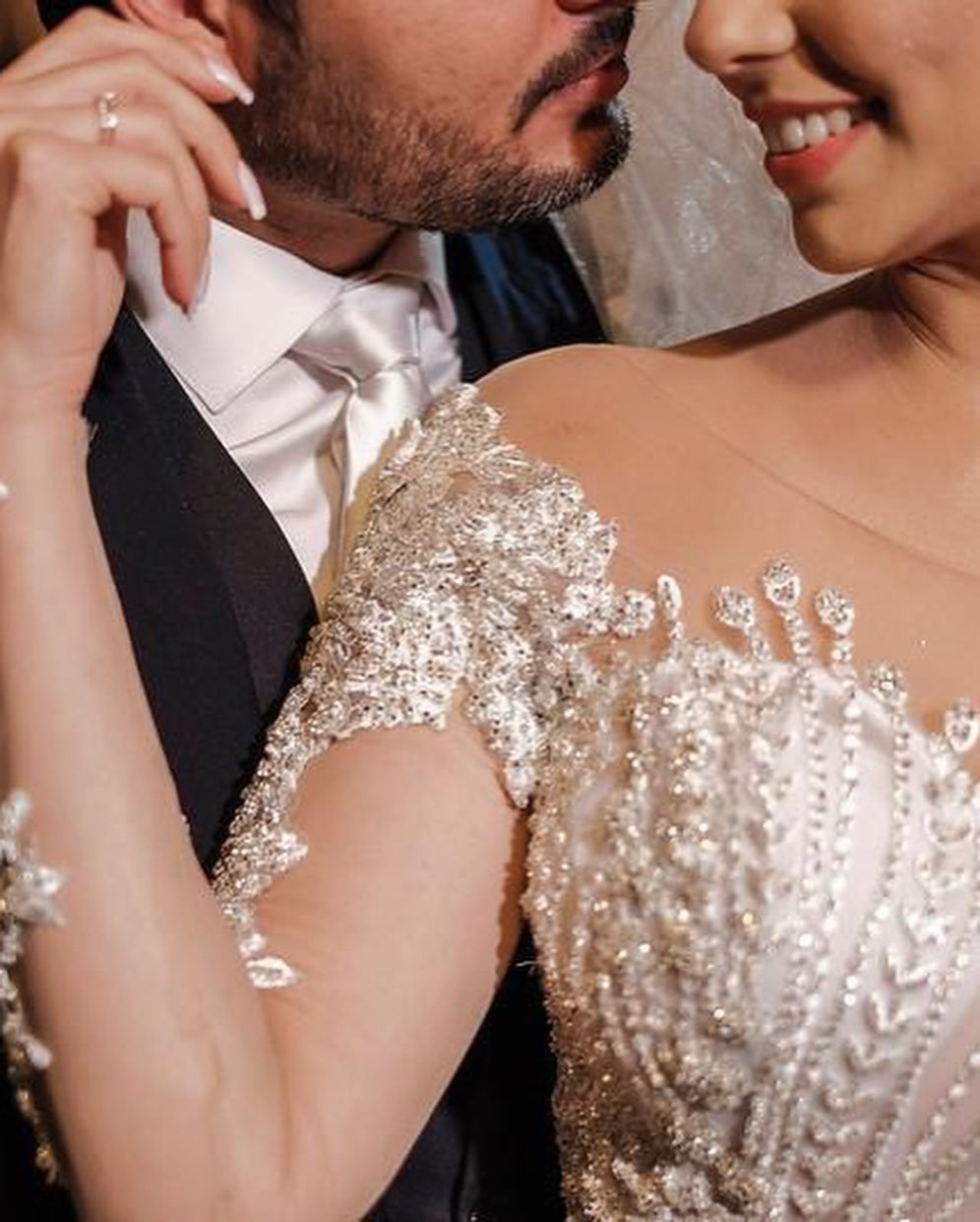 Elegant Long Tulle Lace Appliques Mermaid Wedding Dresses With Sleeves - YESBABYONLINE