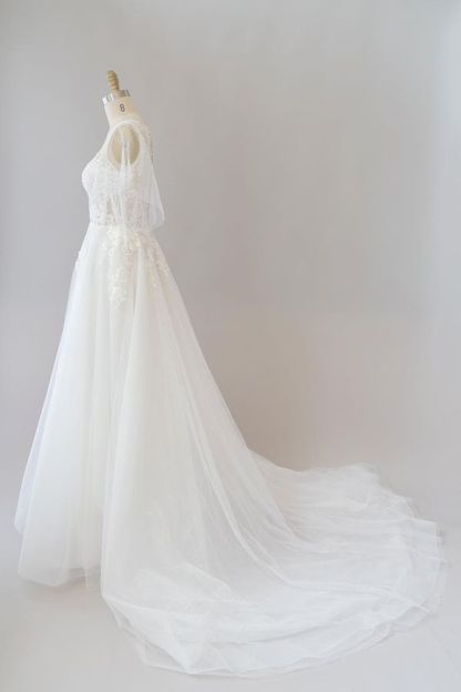 Long A-line Appliques Lace Tulle Wedding Dress with Sleeves-Yesbabyonline