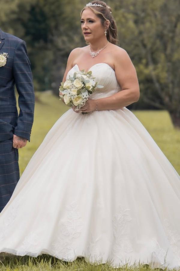 Yesbabyonline Plus Size Strapless Ball Gown Wedding Dresses with Lace Applique