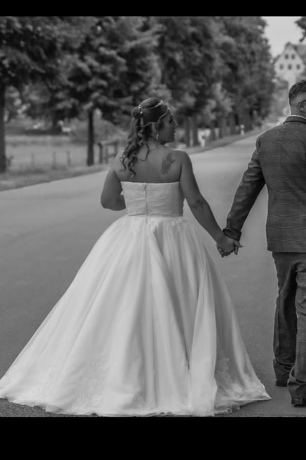 Yesbabyonline Plus Size Strapless Ball Gown Wedding Dresses with Lace Applique