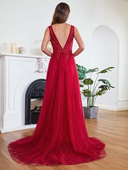 Long Sleeveless Round Neck Tulle A line Lace Appliques Bridesmaid Dress - YESBABYONLINE