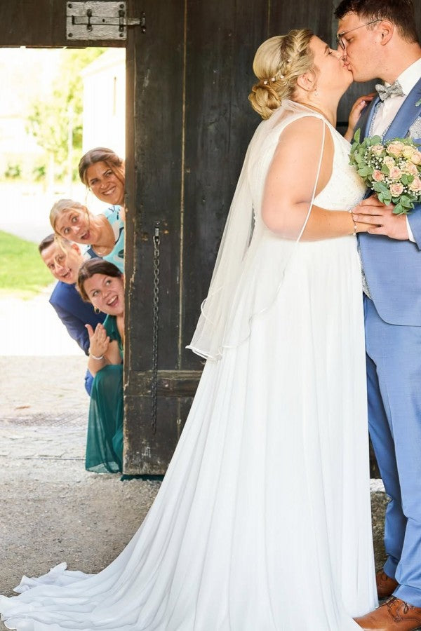 Yesbabyonline Simple Sleeveless Deep V-neck Plus Size Wedding Dresses