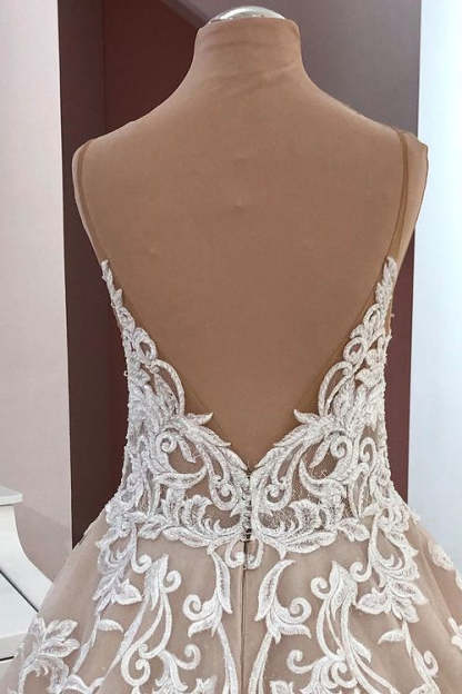 Chicloth Spaghetti-Straps V-Neck Wedding Dress Sleeveless With Lace Appliques