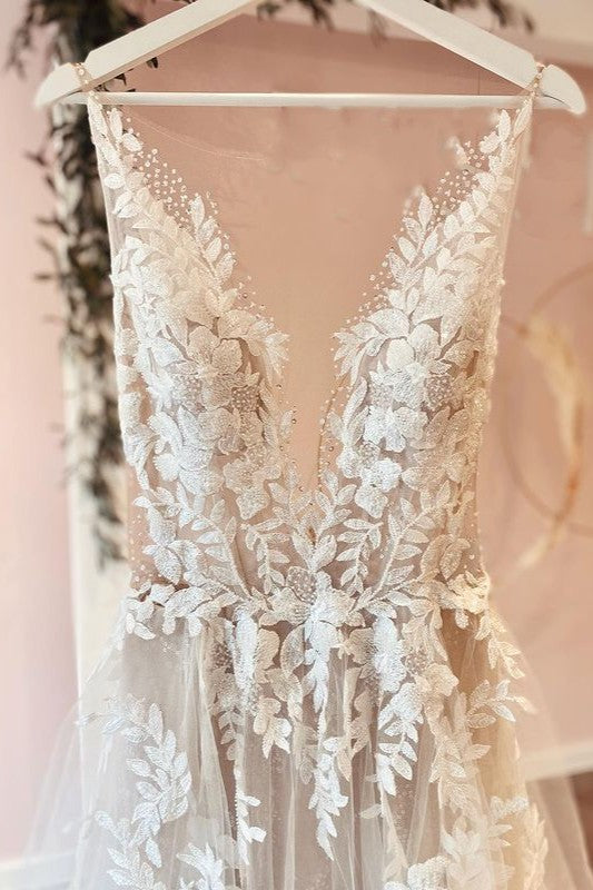 Chicloth Tulle Wedding Dress V-Neck Sleeveless With Appliques