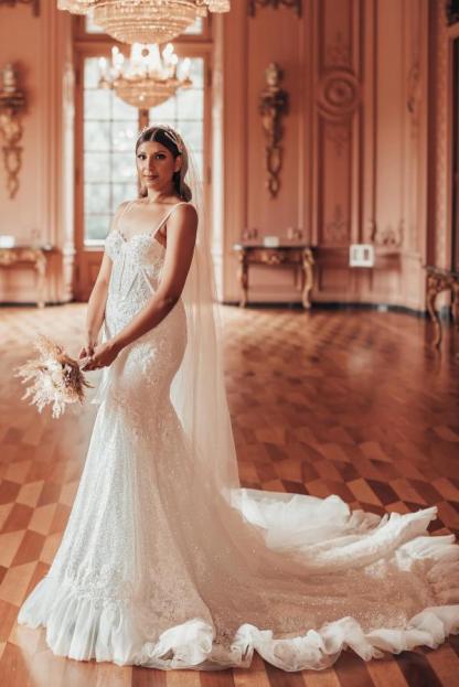 Chicloth Spaghetti-Straps Sweetheart Wedding Dress Lace Mermaid Sleeveless