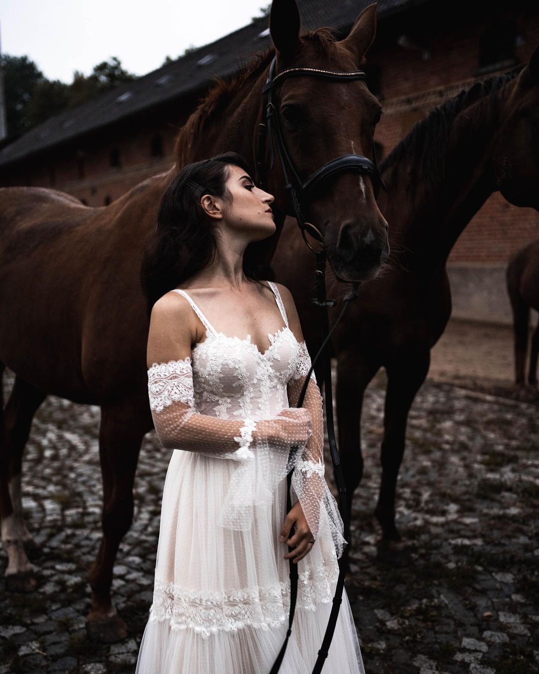 Chicloth Spaghetti-Straps V-Neck Wedding Dress Boho Lace Long