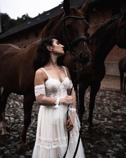 Chicloth Spaghetti-Straps V-Neck Wedding Dress Boho Lace Long