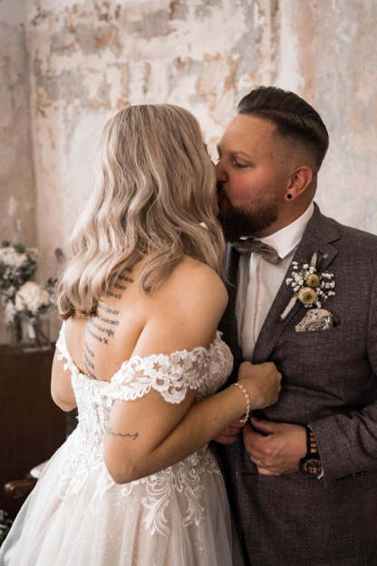 Chicloth Off-the-Shoulder Wedding Dress Tulle Lace Long