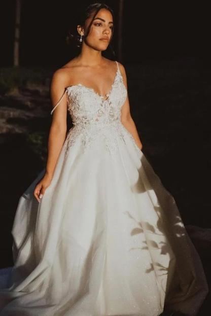 Chicloth Spaghetti-Straps V-Neck Wedding Dress Lace Sleeveless A-Line