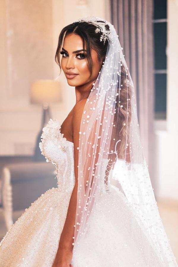 Beautiful Sweetheart Strapless Pearls Bridal Dress Sleeveless Glitter Sequins Wedding Dress