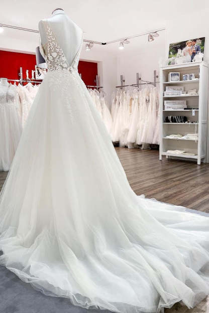Chicloth Elegant V Neck Tulle Ivory Lace A-Line Wedding Dresses