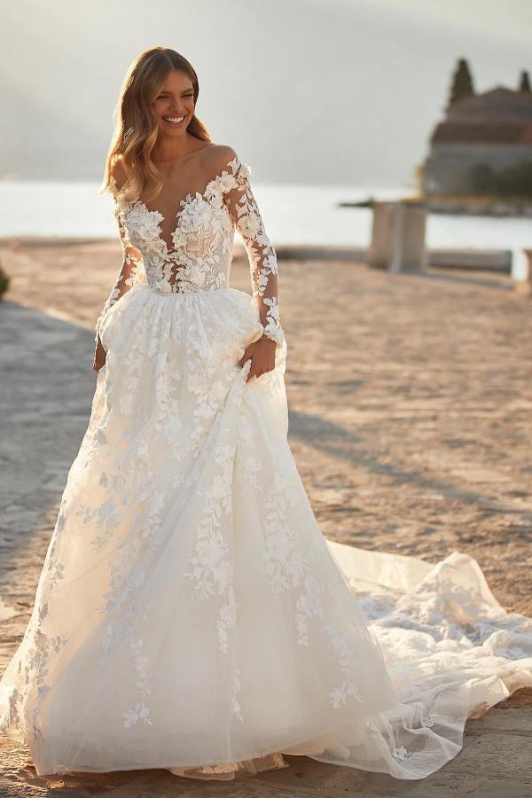 Elegant Floral Lace Aline Wedding Dress with Long Sleeves Backless Bridal Dress