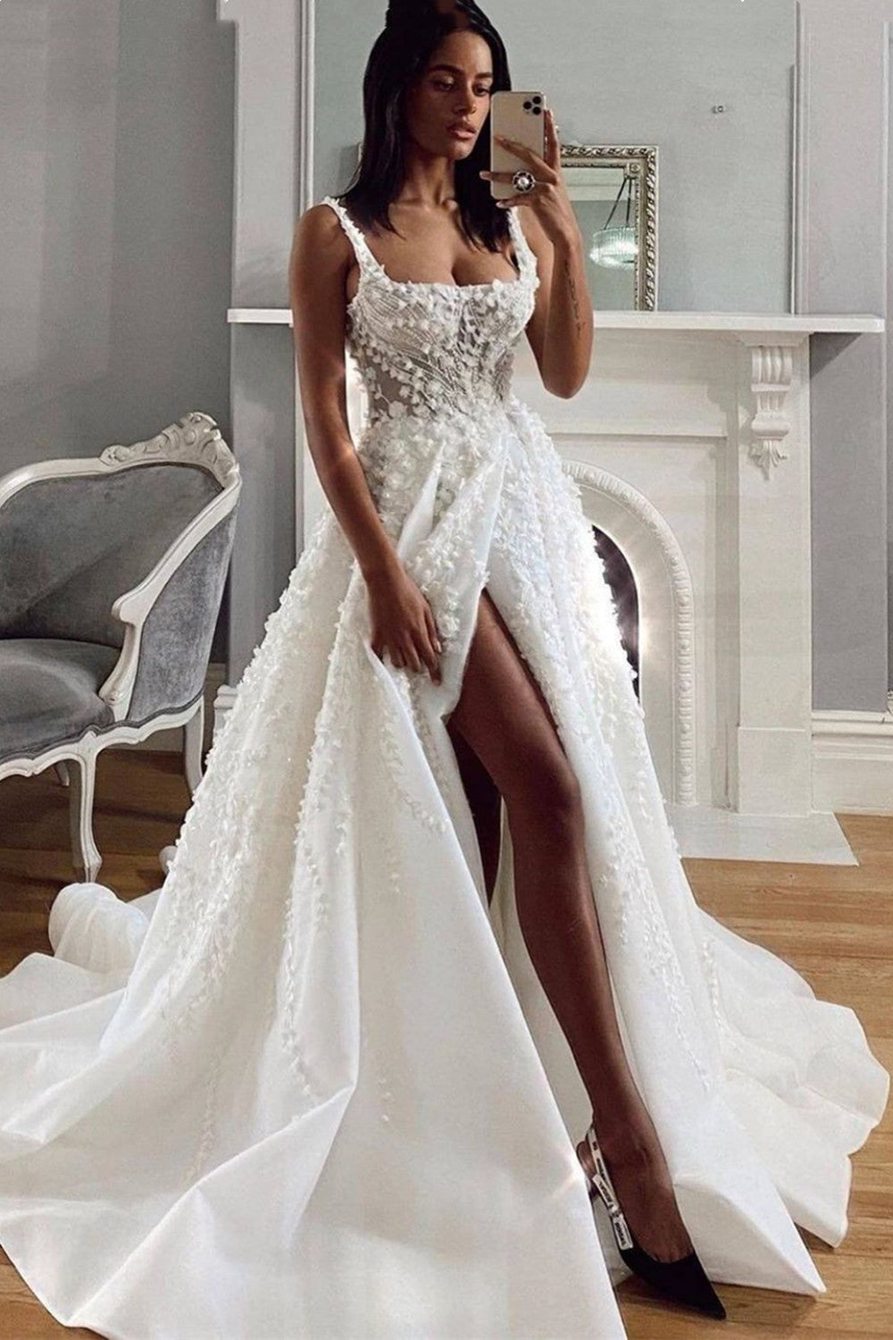 Chicloth Straps Sleeveless Wedding Dress Split With Appliques