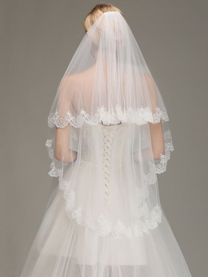 1.5M Lace Edge Short Comb Two Layers Wedding Veils | Bridelily - wedding veils