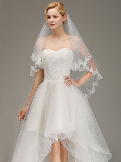 1.5M Lace Edge Short Comb Two Layers Wedding Veils | Bridelily - wedding veils