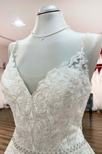 Chicloth Spaghetti Straps Tulle V Neck Ruffles Backless Wedding Dresses