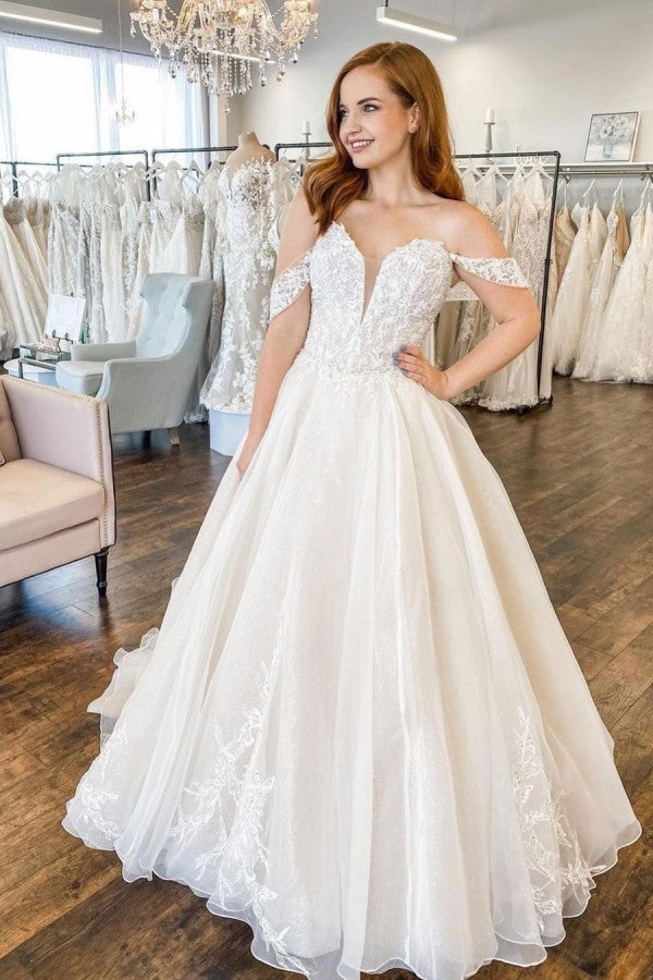 Chicloth Off-the-Shoulder Princess Wedding Dress Sweetheart With Lace Appliques