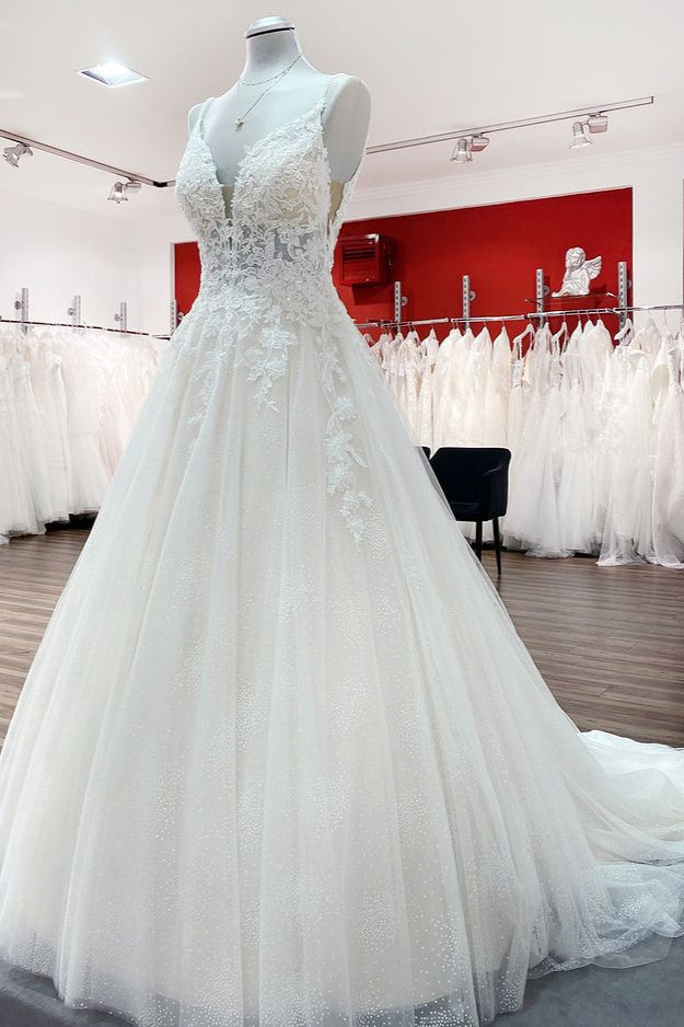 Chicloth Spaghetti Straps Tulle Lace Appliques A-Line Wedding Dresses