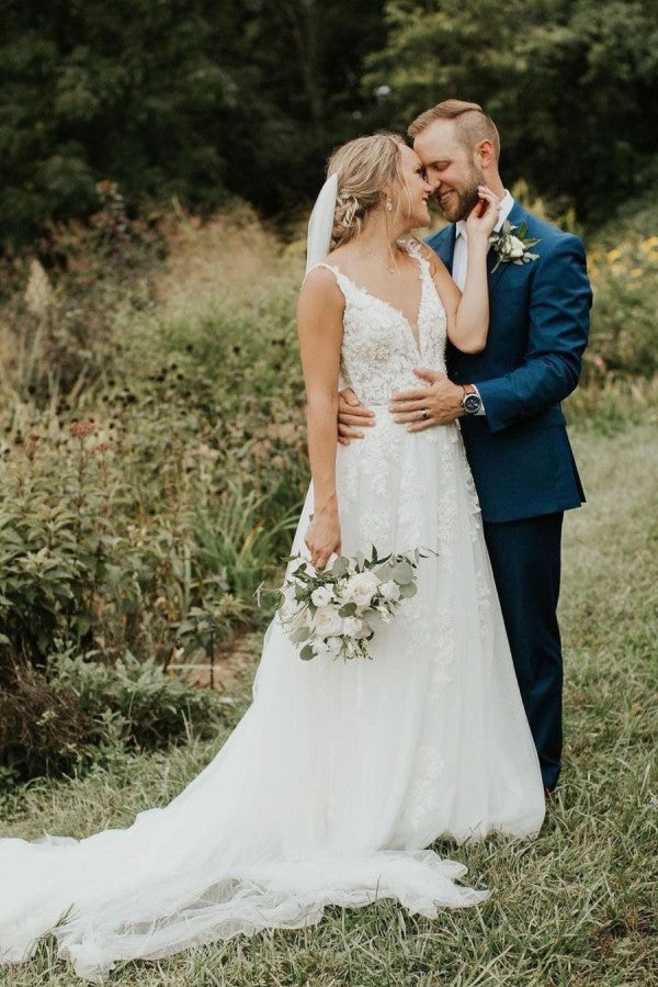 Chicloth V-Neck Sleeveless Wedding Dress With Lace Appliques Summer Bridal Gown