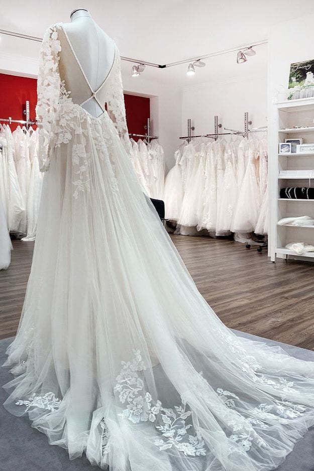 Chicloth Tulle Ivory Long Sleeves Lace Appliques Wedding Dresses Long