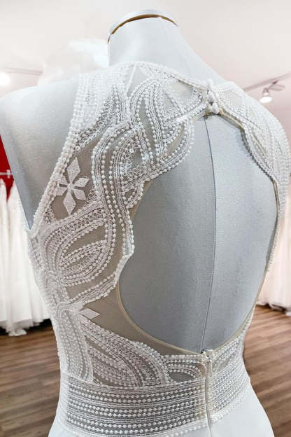 Chicloth Chiffon Jewel Ruffles Appliques A-Line Wedding Dresses