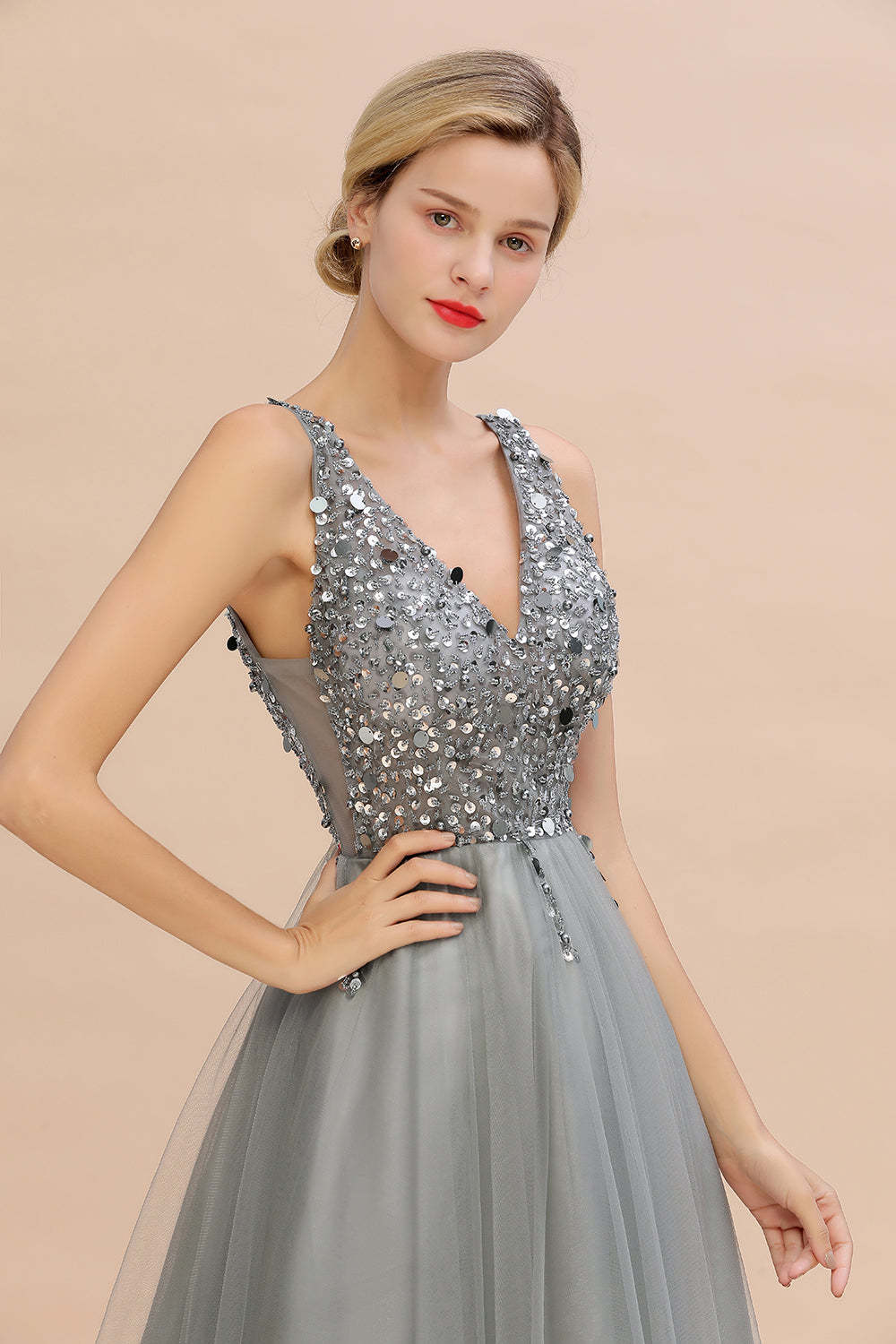 Chicloth Glamorous V-Neck Sleeveless Prom Dress Long Tulle Evening Gowns With Crystals