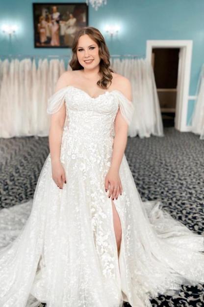 Chicloth Off-the-Shoulder Wedding Dress Lace Appliques Tulle